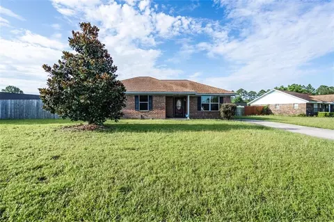 812 Waterfield Dr, Hinesville, GA 31313
