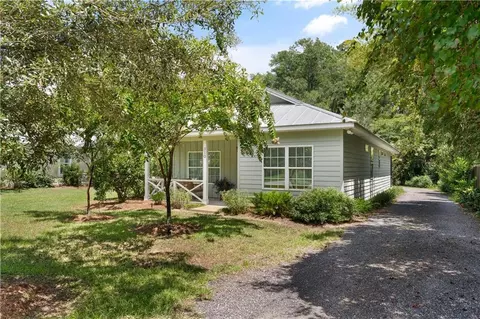 310 E Second St E, Darien, GA 31305