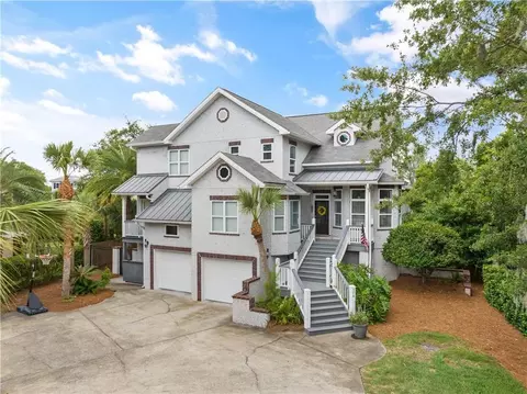 104 W Enclave Way, Saint Simons Island, GA 31522