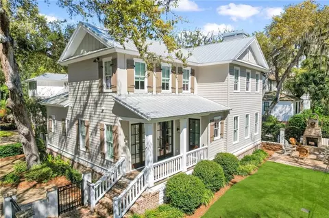 1071 Village Oaks Ln, Saint Simons Island, GA 31522