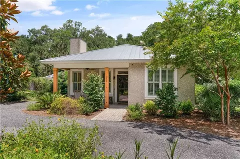 312 Second St E, Darien, GA 31305