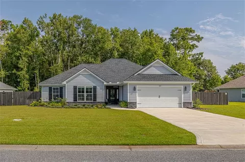 253 Country Walk Cir, Brunswick, GA 31525