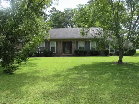 2500 Red Oak Dr, Waycross, GA 31501