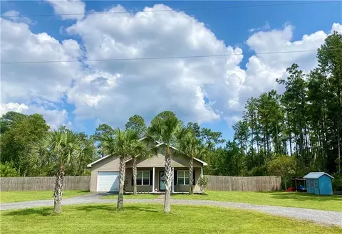 1718 Poppell Farms Dr, Darien, GA 31305