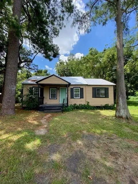 2500 Blain St, Brunswick, GA 31520