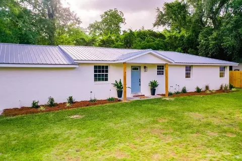 831 Gordon St, Blackshear, GA 31516