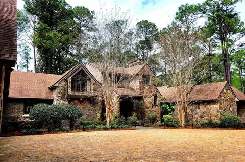 723 St Bernard Trl, Waycross, GA 31503
