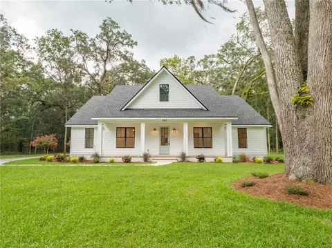 197 Tar Flower Trl, Waverly, GA 31565