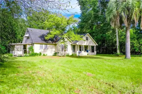 2019 Sunnyside Dr, Waycross, GA 31501