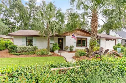 106 Coke St, Saint Simons Island, GA 31522
