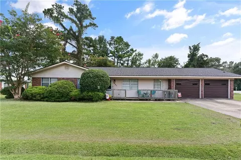 101 S Lake Dr, Brunswick, GA 31525