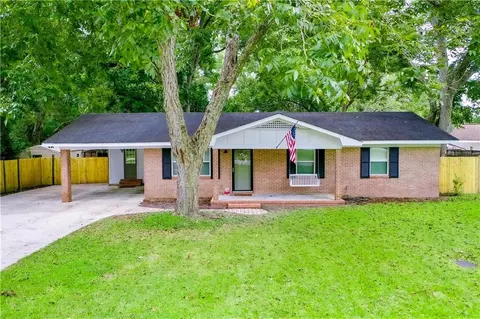 553 Leisure Ln, Blackshear, GA 31516