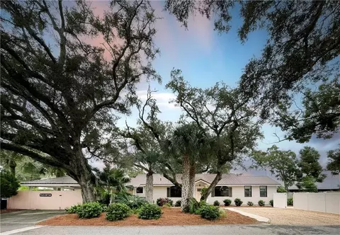 1203 E Peachtree St, Saint Simons Island, GA 31522