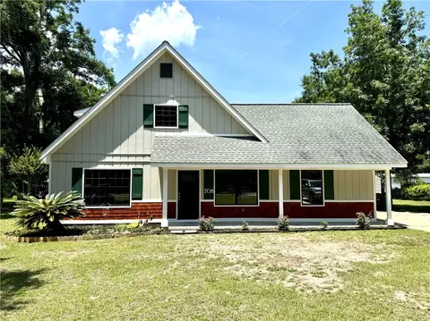 708 W Conyers St, Saint Marys, GA 31558