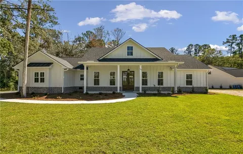 1106 River Oaks Rd, Brunswick, GA 31523