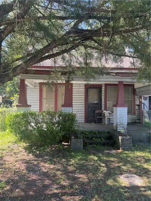 1061 Oak St, Waycross, GA 31501