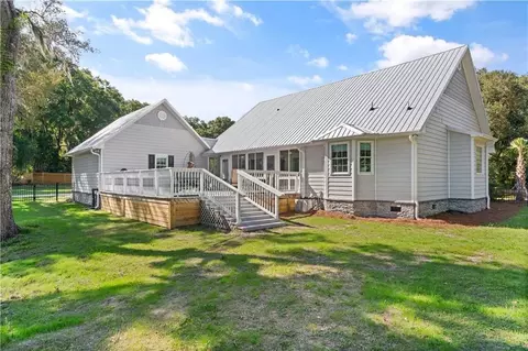 1231 Tamara Dr SE, Darien, GA 31305