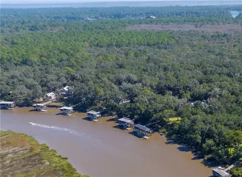388 Pikes Bluff Dr, Saint Simons Island, GA 31522
