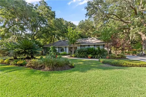312 Dunbarton Dr, Saint Simons Island, GA 31522