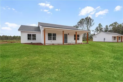 271 Maisie St, Odum, GA 31555