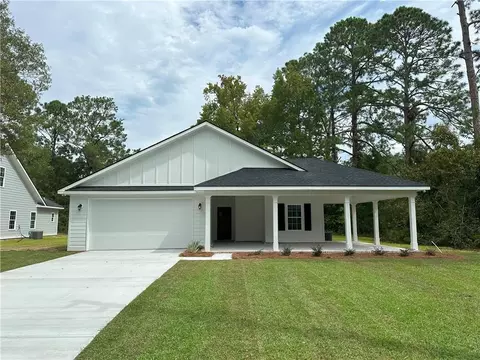 1018 Pine St, Darien, GA 31305