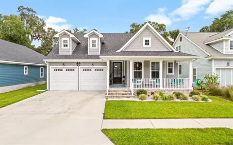 231 Village Rd, Midway, GA 31320