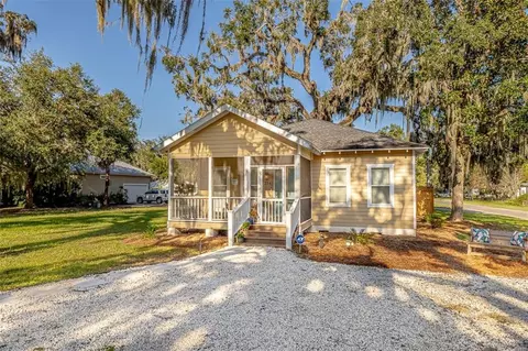 214 Clarke St, Darien, GA 31305