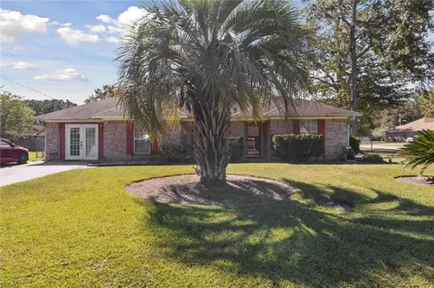 149 Thornbriar Dr, Hinesville, GA 31313
