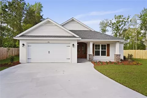 214 Country Walk Cir, Brunswick, GA 31525