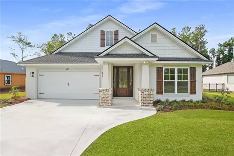 409 Country Walk Cir, Brunswick, GA 31525
