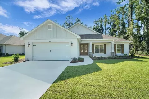 413 Country Walk Cir, Brunswick, GA 31525