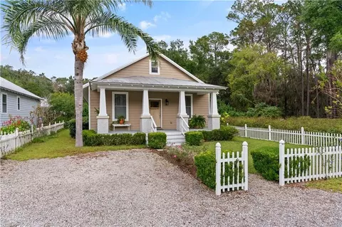300 2nd St E #B, Darien, GA 31305