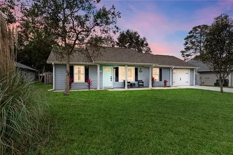 318 E Hallowes Dr, Saint Marys, GA 31558