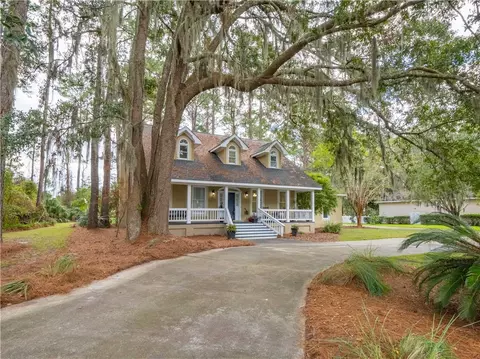 322 Oak Grove Island Dr, Brunswick, GA 31523