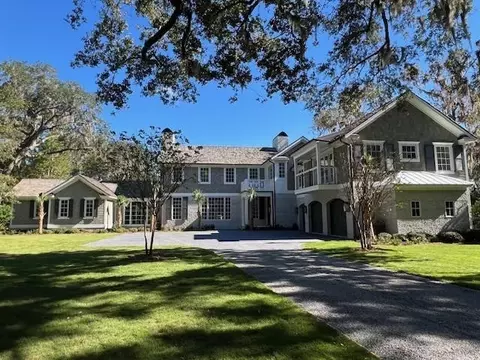 68 Hatton Ln, Saint Simons Island, GA 31522