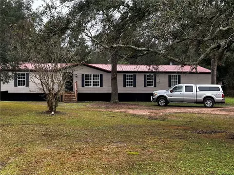 33 Happy Landing Rd, Waynesville, GA 31566