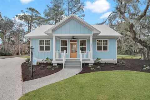 206 E 6th St, Darien, GA 31305