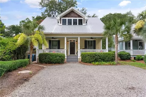 109 Circle Dr, Saint Simons Island, GA 31522