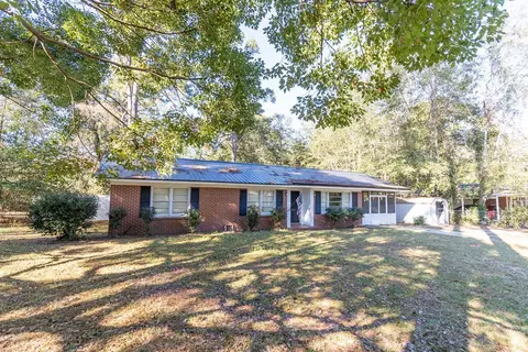 161 Groveland St, Jesup, GA 31545