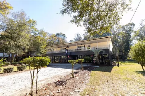 200 Getaway Ln, Surrency, GA 31563