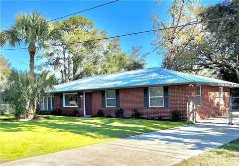 2606 Johnston St, Brunswick, GA 31525