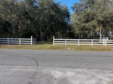 263 Oyster Rd, Brunswick, GA 31523