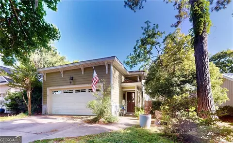 513 Maple St, Saint Simons Island, GA 31522