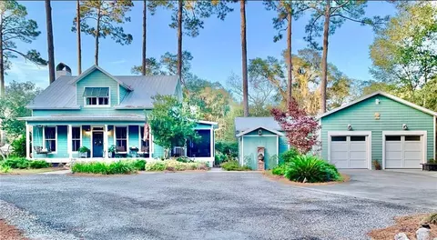 1106 Shell Ln SE, Darien, GA 31305