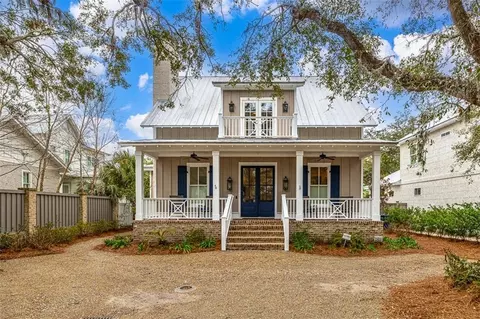 303 Neptune Rd, Saint Simons Island, GA 31522
