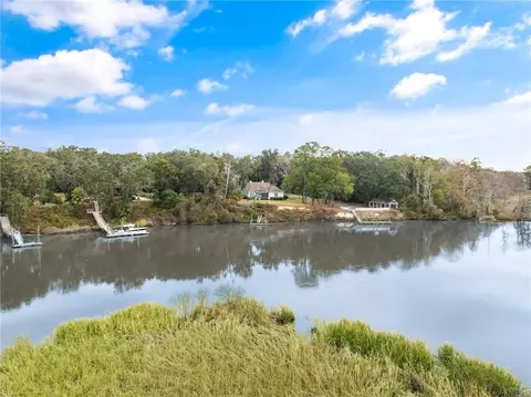 1230 River Dr SW, Darien, GA 31305