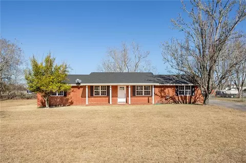 2820 Edgewood Rd, Waycross, GA 31503
