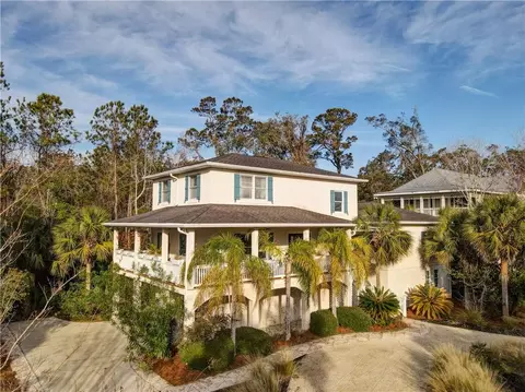 130 Sunrise Dr, Saint Simons Island, GA 31522