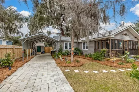 306 W 6th St, Darien, GA 31305