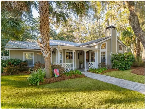 227 Peachtree St, Saint Simons Island, GA 31522